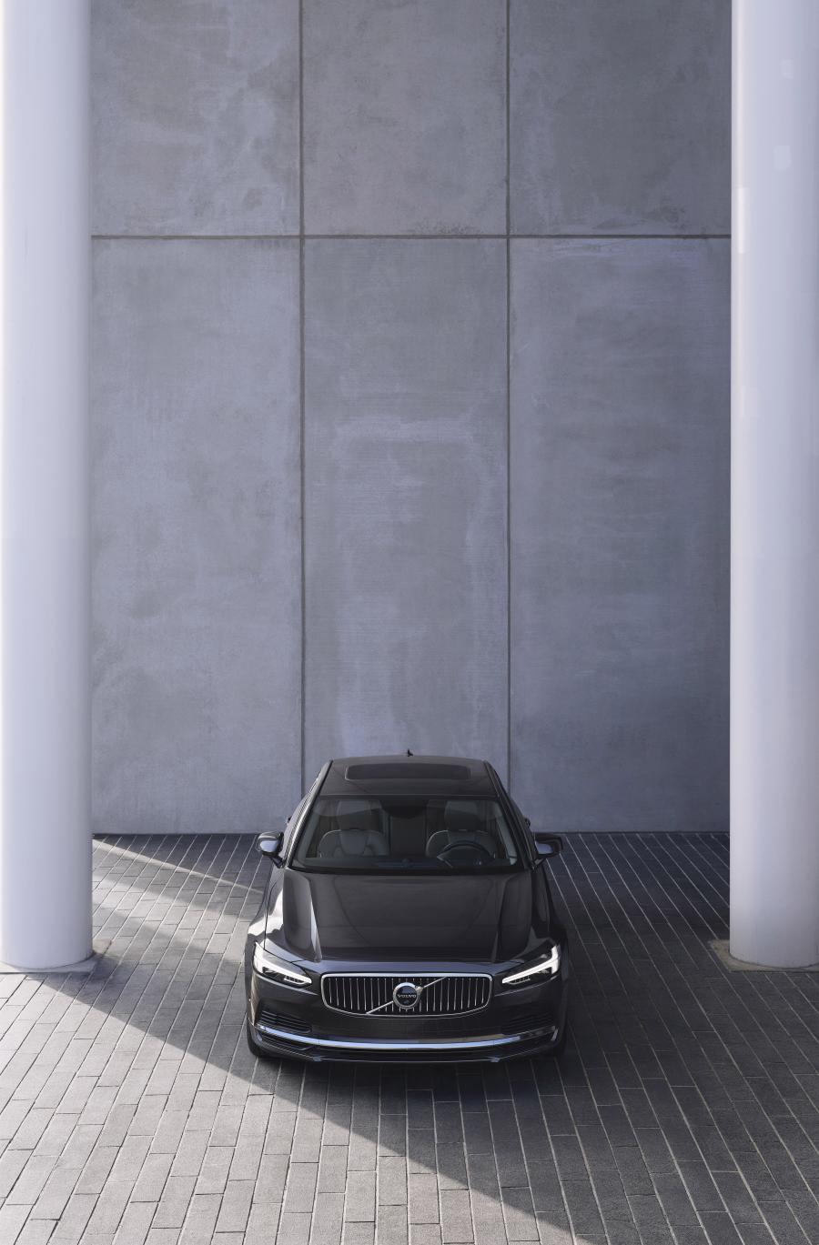  Volvo S90 T8 AWD Recharge Inscription 2020 года  (WW) (фото 3 из 12)